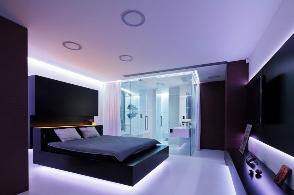 Geniş yüksek teknoloji yatak odası tasarımı