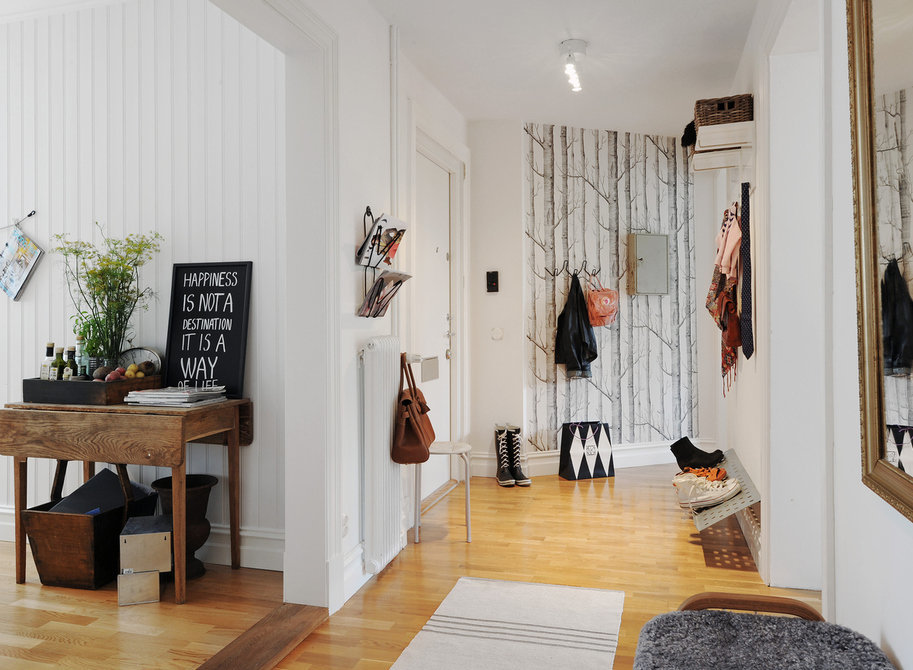 Plancher en bois dans le couloir de style scandinave