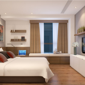 ستائر تلفاز بنية اللون في غرفة النوم