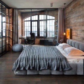 חדר שינה בסגנון לופט מרווח