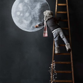 Dessin de la lune sur un tableau noir