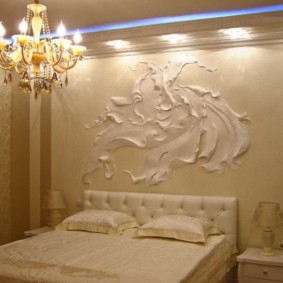 Volumetric mural above the head of the bed
