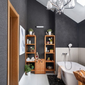 קירות אפורים של חדר אמבטיה מודרני