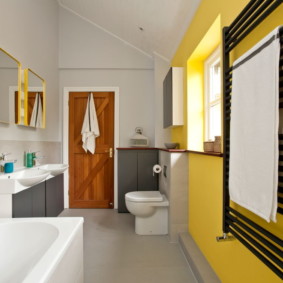 Conception de salle de bain en jaune et blanc