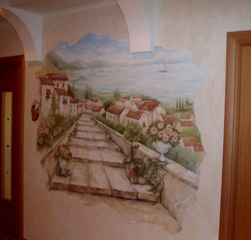 Image d'une vieille rue sur le mur dans le couloir de l'appartement