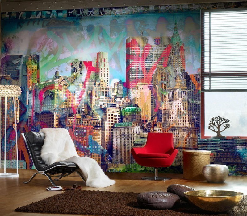 Peisaj al orașului pe peretele camerei de zi din apartament