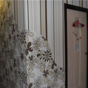 combined wallpaper in the hallway of the apartment ideas ideas