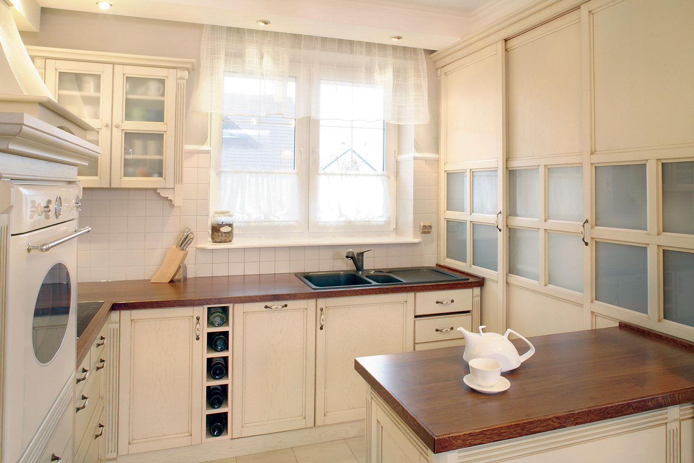 konyha mosogató az ablak belsőépítészet