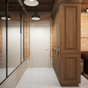 Une armoire en bois au lieu d'une cloison dans un appartement moderne