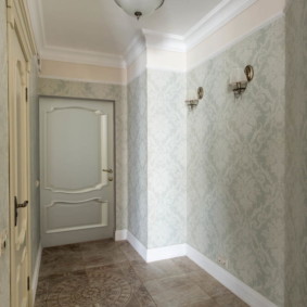 papier peint gris pour un petit couloir