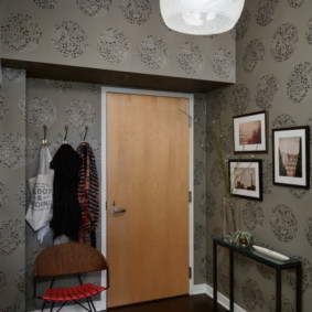 papier peint gris foncé pour un petit couloir