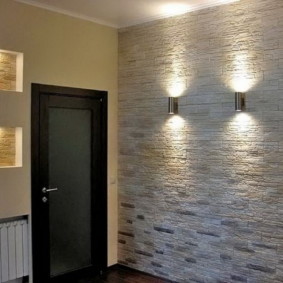 giấy dán tường và đá trang trí trong nội thất của thiết kế ý tưởng hành lang