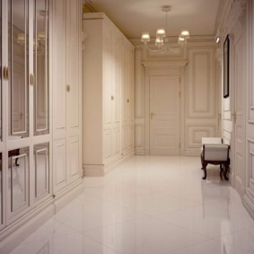 floor tiles in the corridor