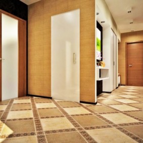 carreaux de sol dans la conception du couloir