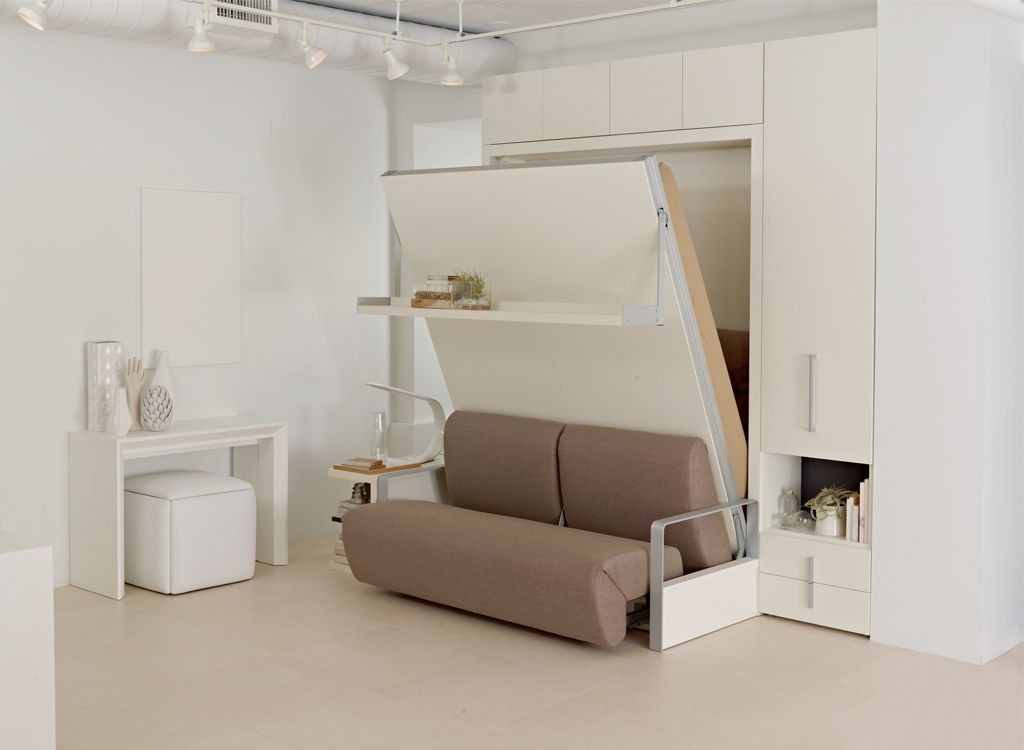 Transformer les meubles à l'intérieur de l'appartement