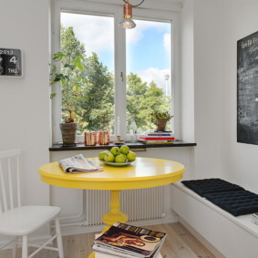 שולחן על רגל אחת לאפשרויות צילום המטבח