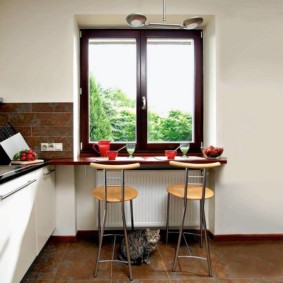 mutfakta pencere yerine tezgah tipi fotoğraf türleri