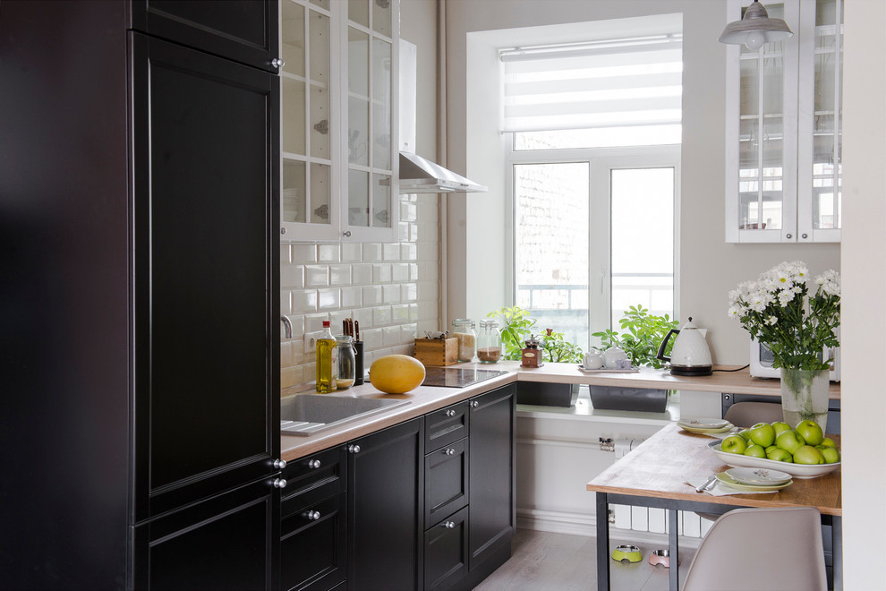 mutfak tasarım seçeneklerinde pencere eşiği yerine tezgah