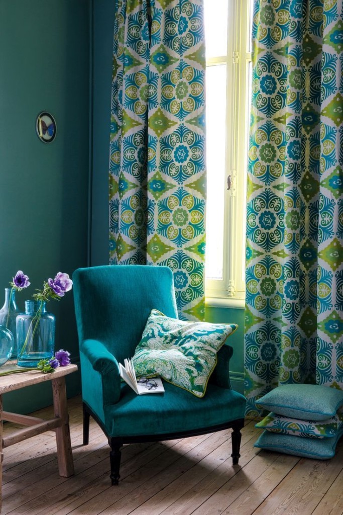 Dense curtains with geometric patterns