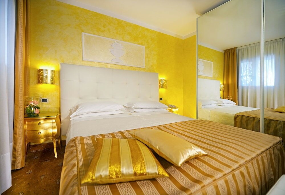 صورة غرفة نوم صفراء
