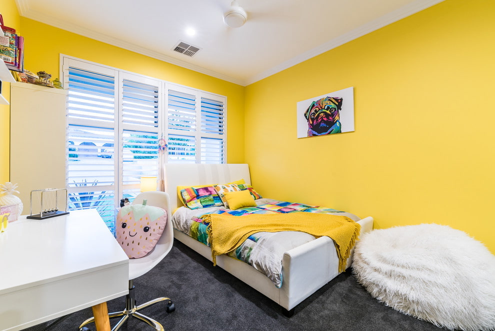 غرفة نوم صفراء