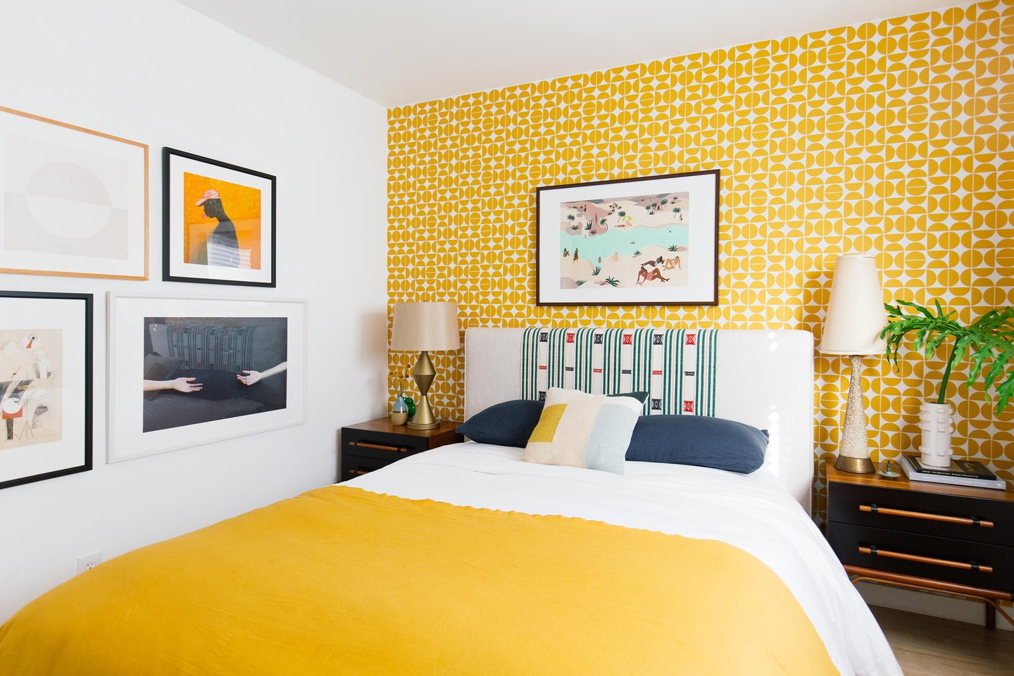 غرفة نوم ديكور صور صفراء