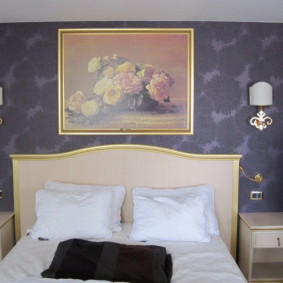 الشمعدانات في غرفة النوم على أنواع السرير من التصميم