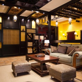 Japanese-style wall design in a living room