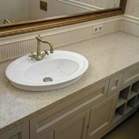 Cadre miroir de salle de bain plaqué or