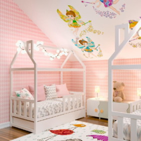 Beaux lits pour les enfants d'âge préscolaire