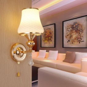 Wall lamp with gold-plated bracket