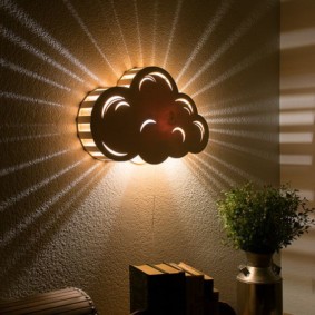 Diffused light from a wall lamp