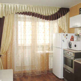 Curtains with pelmet in the interior of the kitchen