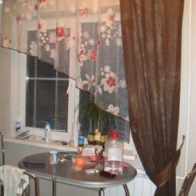 Floral print on the kitchen curtain