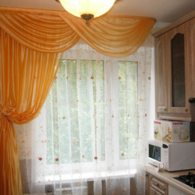 One-sided satin curtain