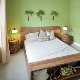 Petite chambre aux murs végétalisés