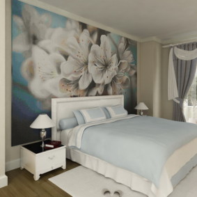 Large flowers on the mural in the bedroom