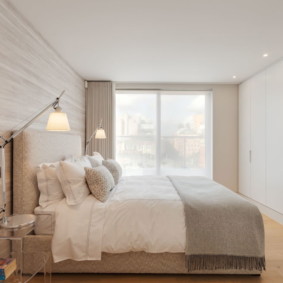 Built-in wardrobes in the bedroom of a city apartment