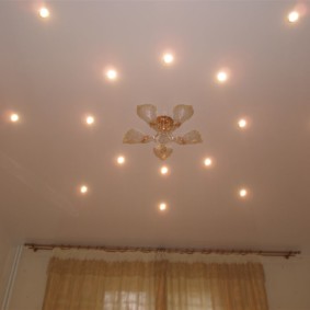 Spotlights around the ceiling chandelier