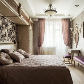 Phòng ngủ theo phong cách cổ điển với TV có khung