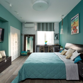 Yatak odasının tasarımında turkuaz rengi
