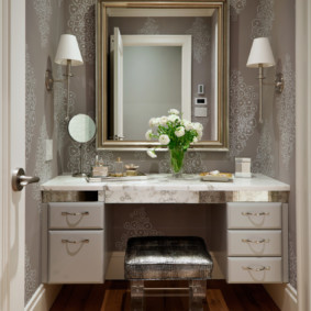 Dressing table in the bedroom niche