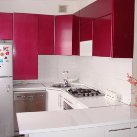 Raspberry facades of wall cabinets