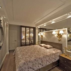 Mirrored surfaces in bedroom design