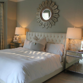 Feng Shui Round Mirror in the Bedroom