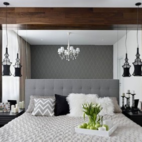Mirror wall over the bed in the bedroom