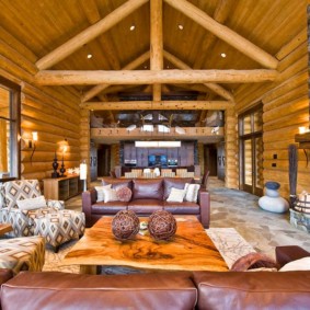 Chambre spacieuse dans une maison en bois