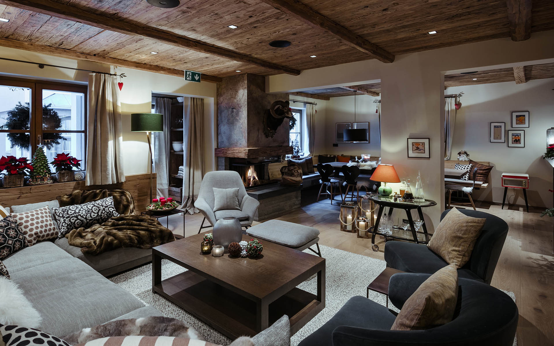 Chalet stiliaus gyvenamojo kambario dizaino nuotrauka