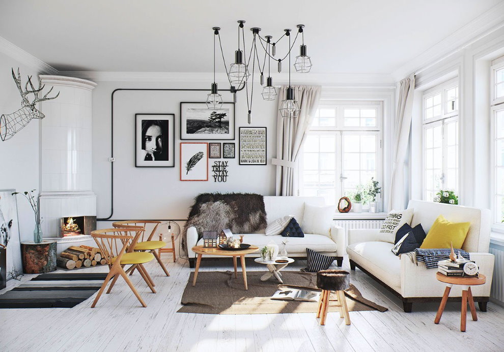 Özel bir evde aydınlık bir oturma odası düzeni