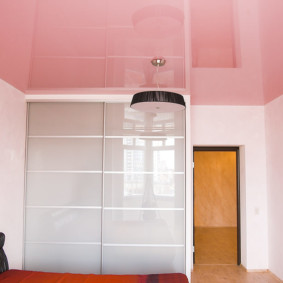 plafonds suspendus dans les types de décoration de la chambre